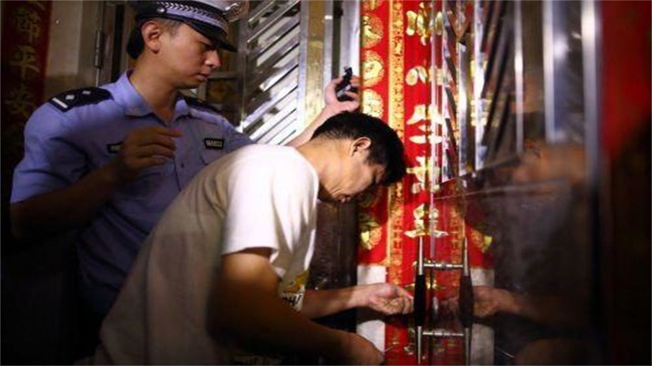 扬中请开锁师傅开了锁后，师傅为什么一般都不进门，就算主人请也不进去？